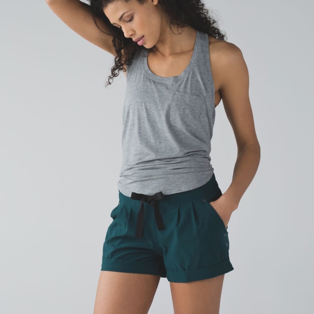 Lululemon Spring Break Away Shorts Size 6
